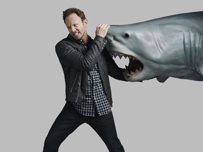 Ian Ziering en una imágen promocional de 'Sharknado 3'
