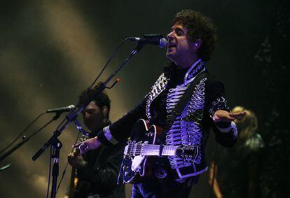 El cantante argentino Gustavo Cerati durante un concierto en la capital venezolana el 15 de mayo de 2010