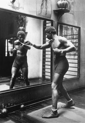 Un entrenamiento de Battling Siki, alrededor de 1920.