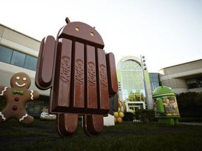 Sistema operativo Android 4.4 o KitKat.