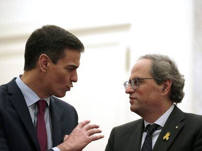 El presidente, Pedro Sánchez, junto al president catalán, Quim Torra, este jueves en Barcelona.