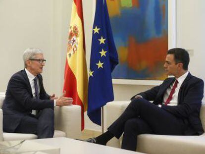 El máximo responsable de Apple, que viene por primera vez a España como CEO de la compañía, conoce la estrategia de  startup nation  del Gobierno español