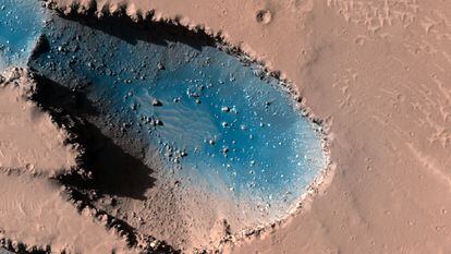 Imagen de la Fosa de Cerbero tomada por la sonda de la NASA 'HiRise'.