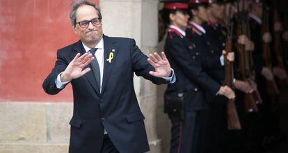 El nou president de la Generalitat, Quim Torra, surt del Parlament.