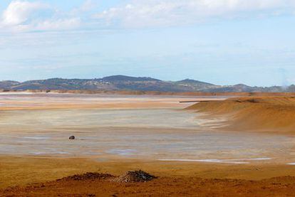 La balsa de residuos mineros en Riotinto expedientada por la Junta de Andalucía.