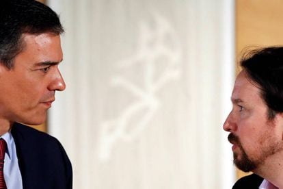 Pedro Sánchez y Pablo Iglesias, antes de su última reunión en el Congreso.
