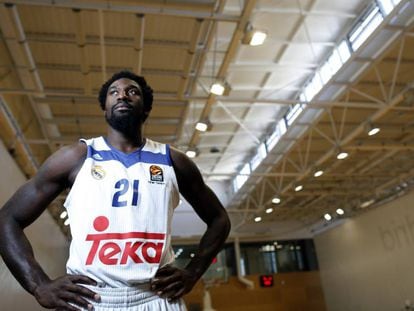 Othello Hunter, con su camiseta del Real Madrid.