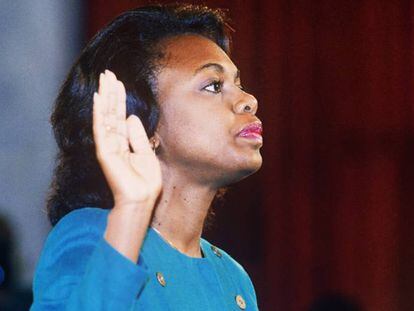 Anita Hill jura decir la verdad el 12 de octubre de 1991 ante el comité judicial del Senado