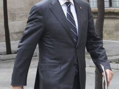 GRA070. BARCELONA, 22/04/2014.- El presidente de la Generalitat, Artur Mas, a su llegada a la reuni&oacute;n de su Govern, celebrada hoy en el Palau de la Generalitat. EFE/Toni Garriga