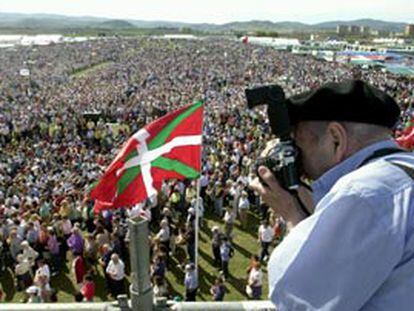 Decenas de miles de personas han acudido al <i>Alderdi Eguna</i> (Día del Partido), que el PNV ha celebrado en Vitoria.