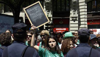 Imagen de la manifestación en mayo de 2012 a las puertas del Ministerio de Educación en Madrid.