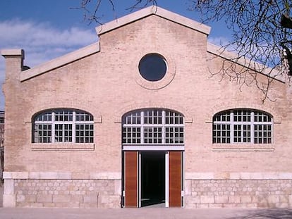 Primera de la seis naves de Demetrio Ribes que se recuperó para su integración en el proyecto del Parque Central de Valencia.