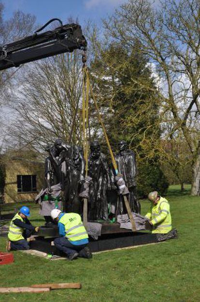 Instalación de 'Monumento a los burgueses de Calais' (1889), de Rodin.