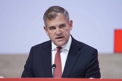 Bruce Carnegie-Brown, vicepresidente del Santander y responsable de la comisión de nombramientos, en la junta de accionistas