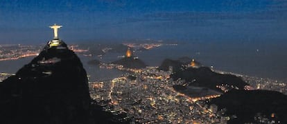 Vista nocturna de Río de Janeiro.