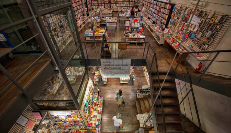 Aspecto de la librería La Central del Raval, en Barcelona.