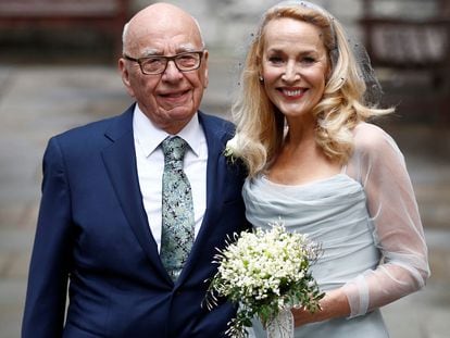 El magnate Rupert Murdoch y la modelo Jerry Hall en el día de su boda, el 5 de marzo de 2016 en Londres.