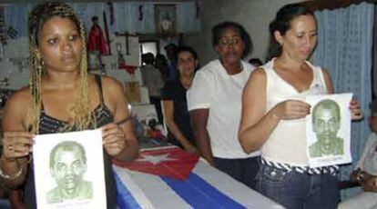 Velatorio del opositor Orlando Zapata en Banes, en una imagen proporcionada por un asistente al mismo.