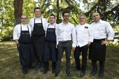 Cocineros valencianos reunidos en Madrid. De izquierda a derecha, Jorge Bretón, Kiko Moya, Ricard Camarena, Quique Dacosta, Paco y Jacob Torreblanca.