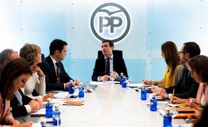 El presidente del Partido Popular Pablo Casado, en el centro, durante la reunión del Comité de Dirección del PP, este martes en la sede de Génova en Madrid.