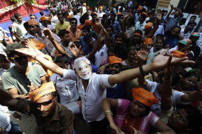 Alegría en las calles de la ciudad de Guwahati por la victoria de Narendra Modi.