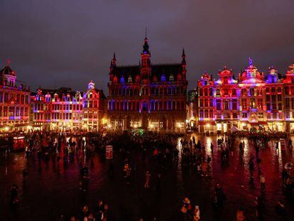 La Grand Place de Brussel·les, iluminada per dir adeu al Regne Unit.