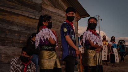 Integrantes de Ejército Zapatista de Liberación Nacional, en el VIII Caracol Dolores Hidalgo, en Chiapas, el 31 de diciembre de 2023.