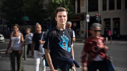 El estudiante Javier Peña, en la Gran Vía de Madrid.