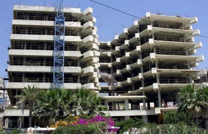 En la imagen, viviendas en construcción en Estepona (Málaga).