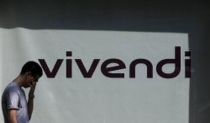 Imagen de la puerta de la sede de Vivendi en París.