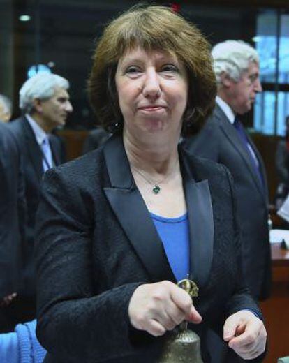 La jefa de la diplomacia europea, Catherine Ashton, en la reuni&oacute;n de ministros de Exteriores de la UE, este lunes. 