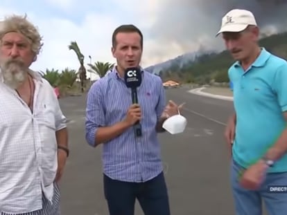 Una de las conexiones en directo de la Radiotelevisión Canaria (RTVC) durante la erupción del volcán en La Palma.