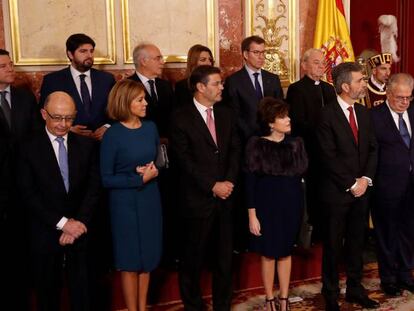 Miembros del Gobierno, presidentes auton&oacute;micos y representantes de las instituciones del Estado, ayer en el Congreso de los Diputados en el D&iacute;a de la Constituci&oacute;n.