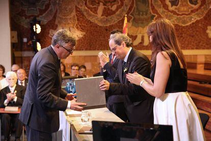 Quim Torra otorga la Creu de Sant Jordi a Carles Salvadó, presidente de puntCAT.