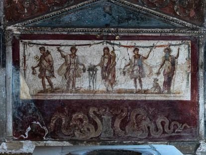 Frescos en el 'termopolio' de Vetutius Placidus, una de las tabernas de la ciudad de Pompeya (Italia).