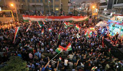 Fiesta a favor de la independencia este martes en Duhok, Irak. 