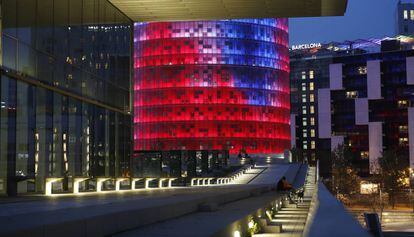 Vista de la Torre Glòries, icono del distrito 22@ donde están instaladas un gran número de empresas tecnológicas en Barcelona.