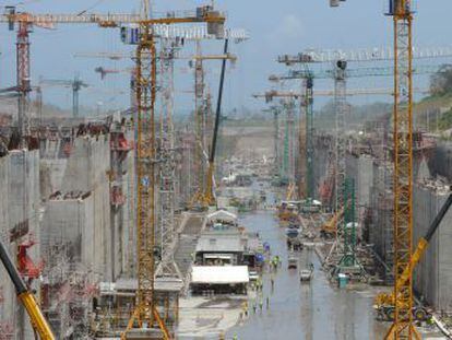 Obras de construcción de ampliación del canal de Panamá a cargo de Sacyr.