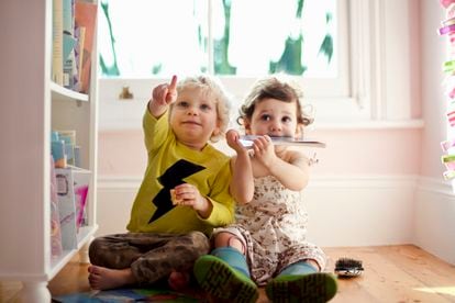A los niños de dos a tres años les interesan los cuentos y lo relacionado con la expresión verbal y la imitación.