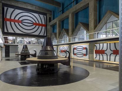 Intervención artística en la central hidroeléctrica de Proaza (1964-1968), en Asturias.