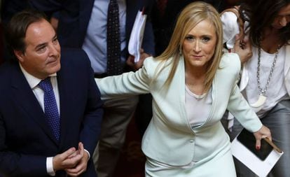 Cristina Cifuentes y el consejero de Medio Ambiente en el Casino de Madrid en 2015.