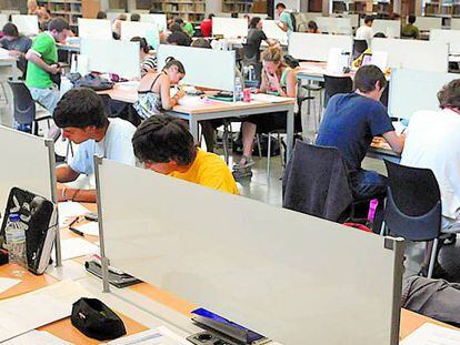 Jóvenes estudiantes de la Universidad del País Vasco.