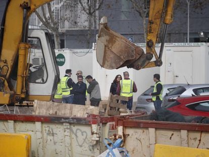 La Gu&agrave;rdia Civil a les obres de les Gl&ograve;ries.