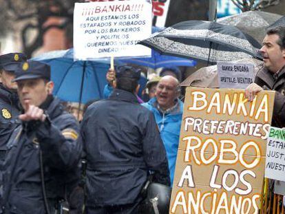 Protestas contra Bankia ante la Audiencia Nacional 