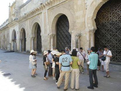 Celos&iacute;as del patio de la Mezquita de C&oacute;rdoba, se modificar&aacute; la segunda por la derecha.