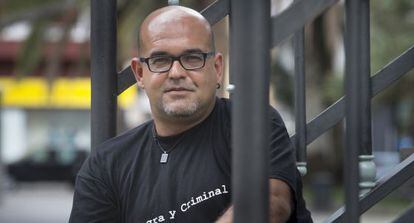 El escritor Alexis Ravelo, creador de M. A. West.