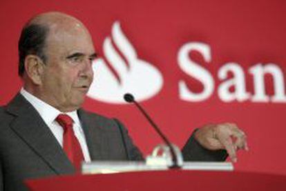 El presidente del Banco Santander, Emilio Bot&iacute;n, durante su intervenci&oacute;n en la presentac&iacute;&oacute;n de resultados de la entidad. EFE/Archivo