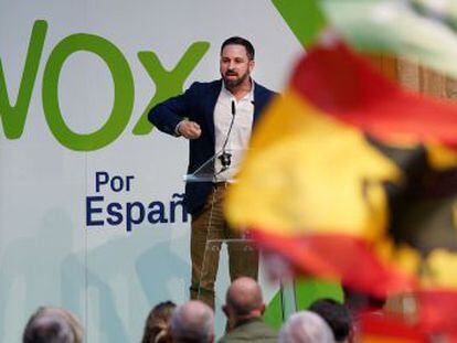 Abascal da un mitin en Granada, una provincia donde Vox vive una crisis interna por el control del partido, una situación que se repite en otras provincias