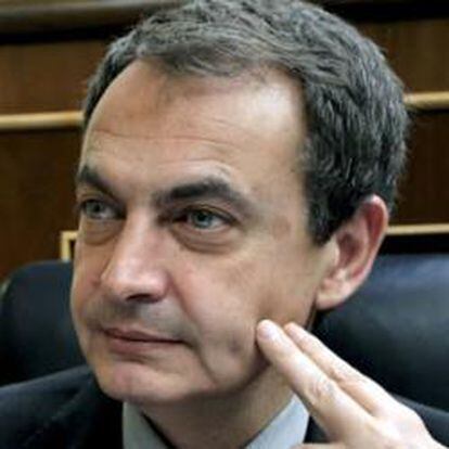 El presidente de Gobierno, José Luis Rodríguez Zapatero, hoy en el Congreso, donde fue preguntado por la subida del IVA.