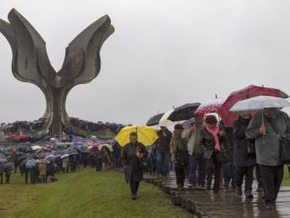 Serbios, judíos y antifascistas boicotean la ceremonia oficial en memoria de las víctimas de un campo de concentración durante la Segunda Guerra Mundial en denuncia del creciente revisionismo